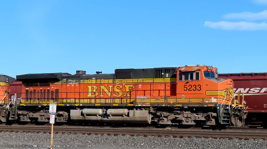 BNSF 5233